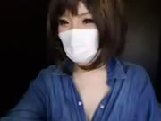 日本口罩嫩妹在公廁自慰揉乳